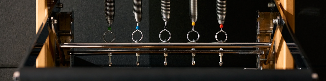 Ressorts Reformer Pilates : comment régler la résistance + guide débutant 2026