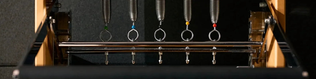 Ressorts colorés de reformer Pilates en chêne pour régler la résistance d'entraînement