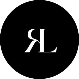 Logo monogramme RL de la marque Pilates At Home sur fond noir élégant