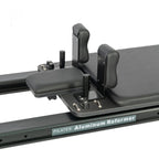 Détail du chariot et des épaulières rembourrées du Reformer Pilates Aluminium Studio Pro noir - Pilates At Home